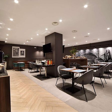 Radisson Hotel Nola Naples ภายนอก รูปภาพ