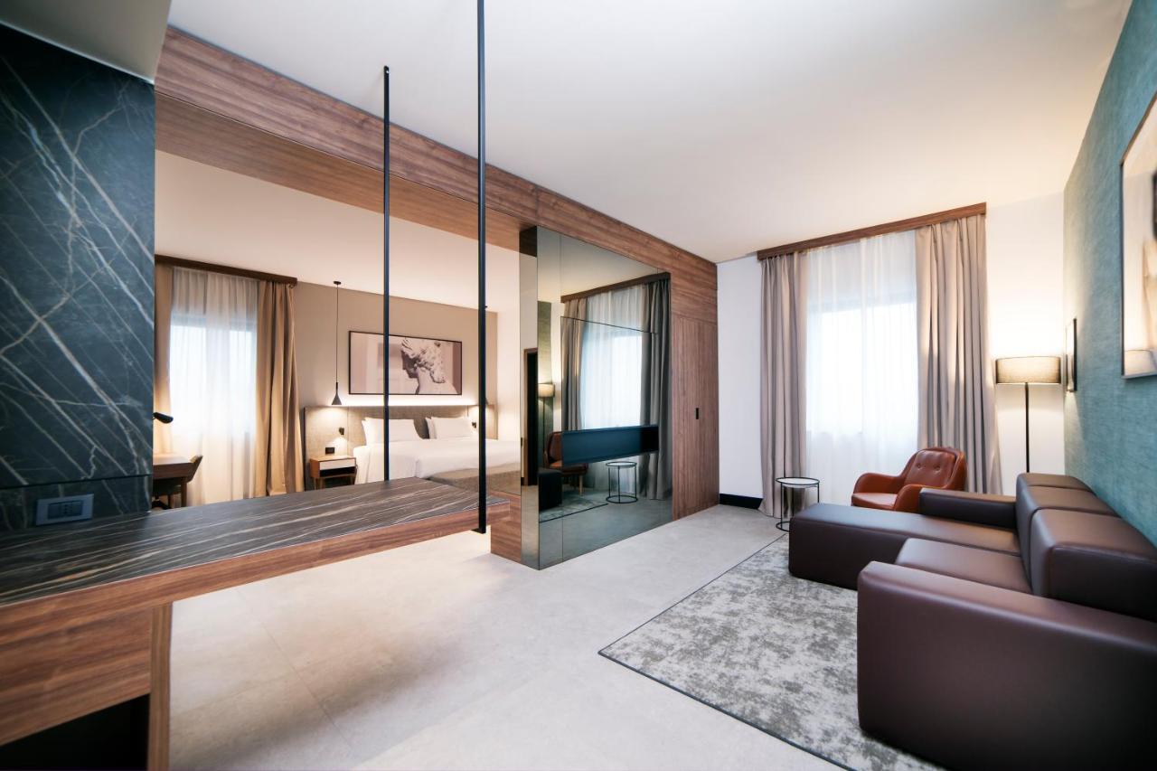 Radisson Hotel Nola Naples ภายนอก รูปภาพ